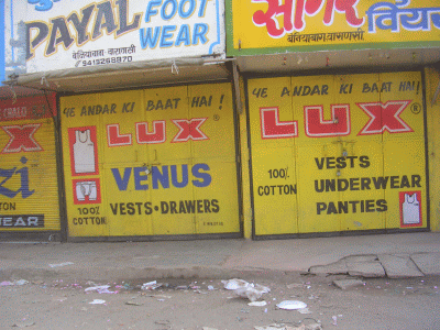 Dechets dans un bel endroit de Varanasi