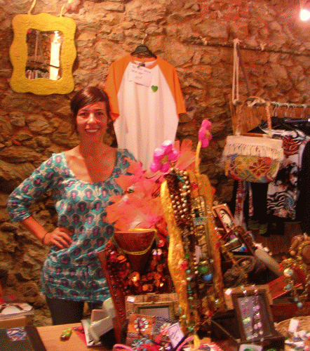 Sophie dans son magasin de Banyuls-sur-mer